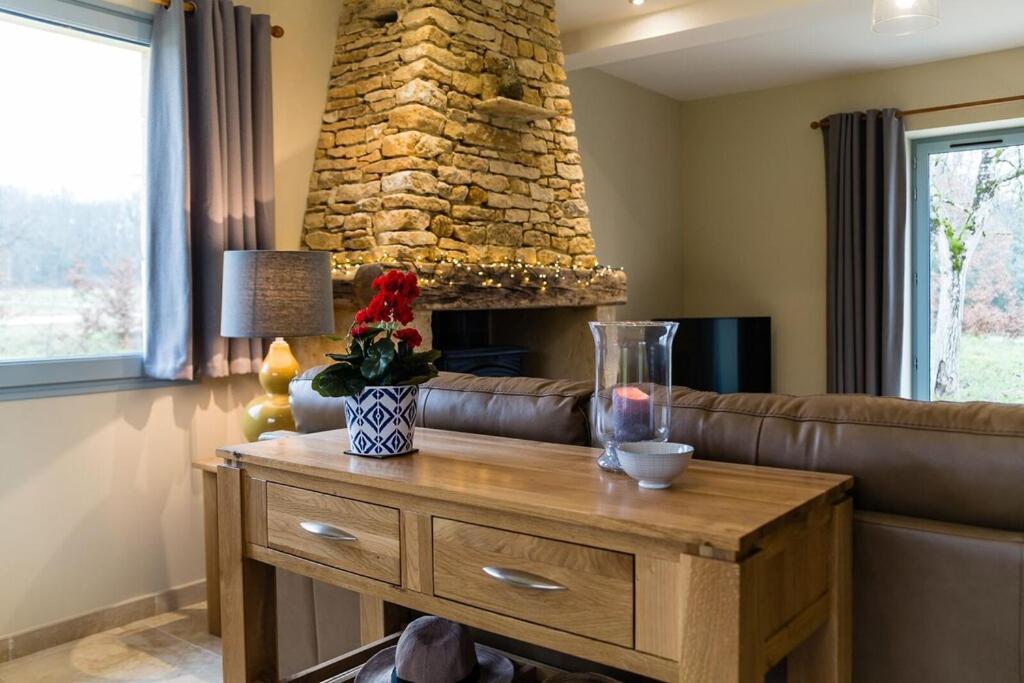 Luxury 3 Bed Home With Heated Swimming Pool Air Con And Boules Pitch Salignac-Eyvigues 외부 사진